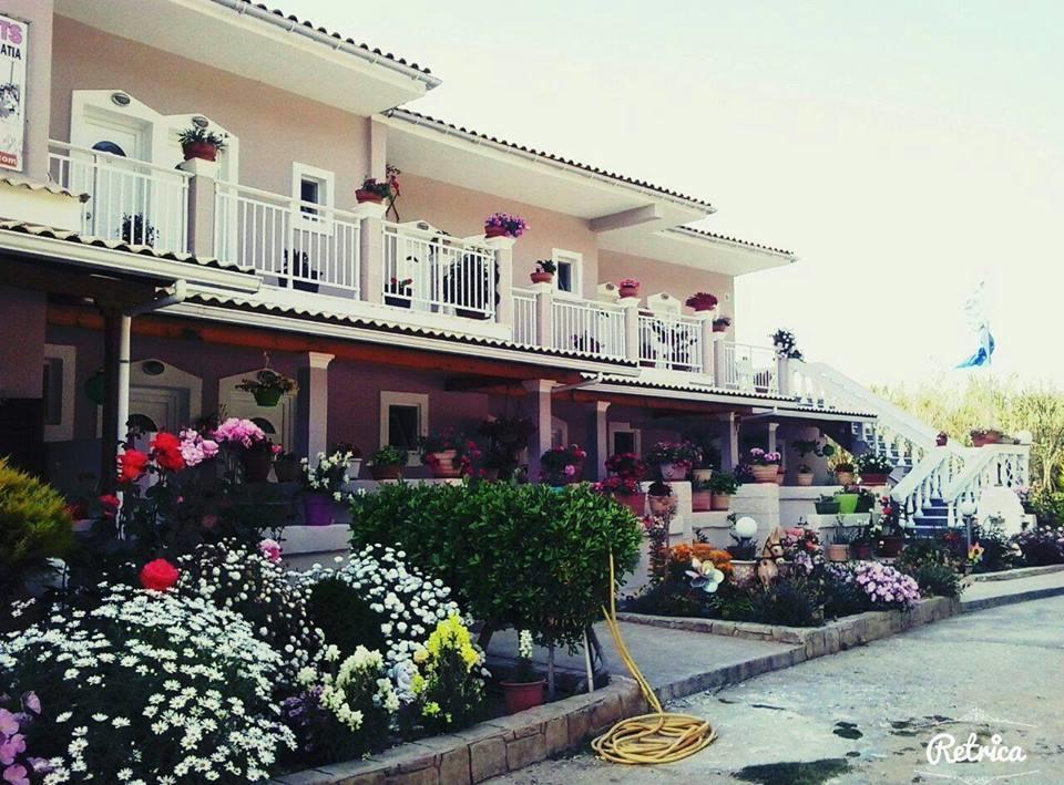Santa Barbara Lakis Apartments Perivolion Exterior photo
